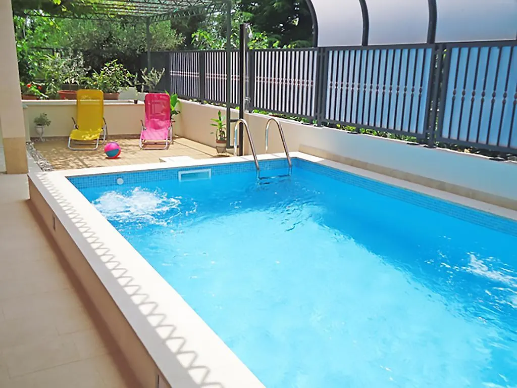 Poolside Paradise - A Hidden Gem In Split