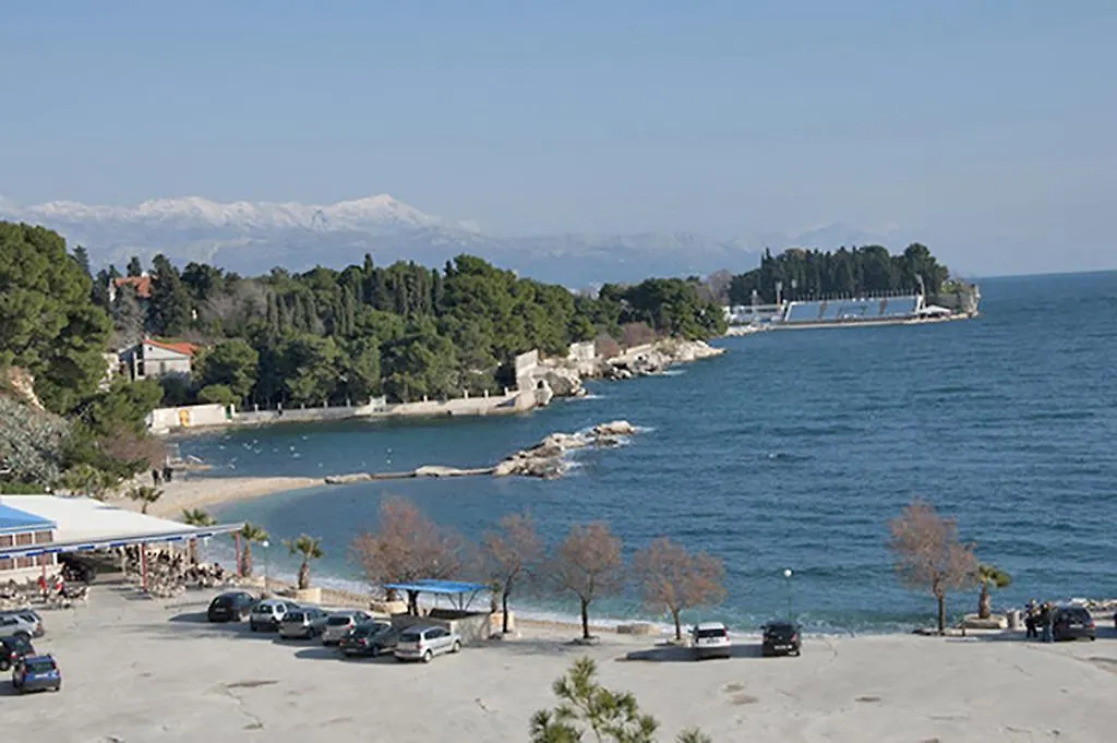 Apartment Poolside Paradise - A Hidden Gem In Split