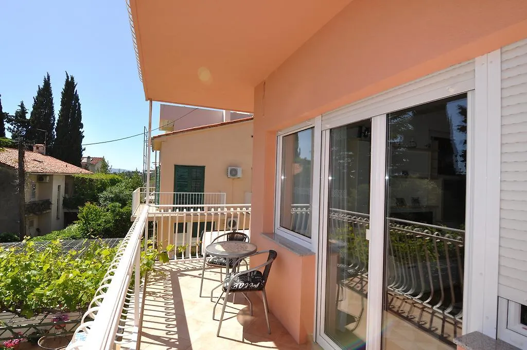 Apartment Poolside Paradise - A Hidden Gem In Split Croatia