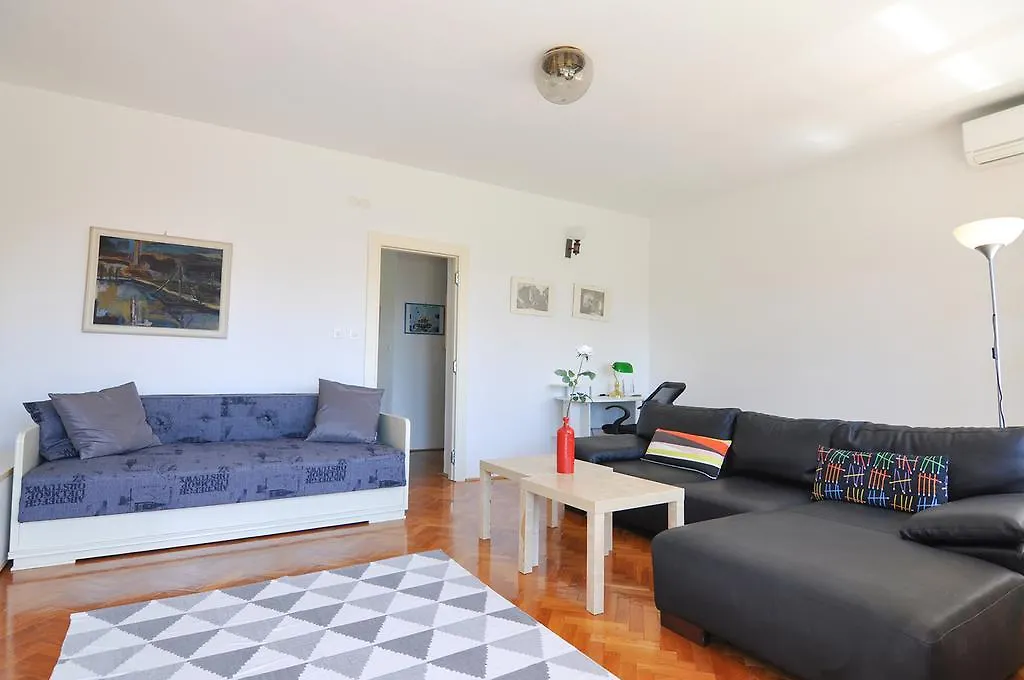 Apartment Poolside Paradise - A Hidden Gem In Split Croatia