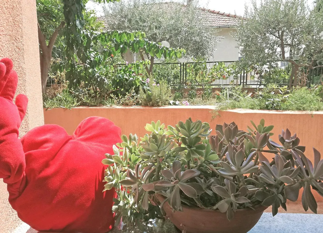 Poolside Paradise - A Hidden Gem In Split